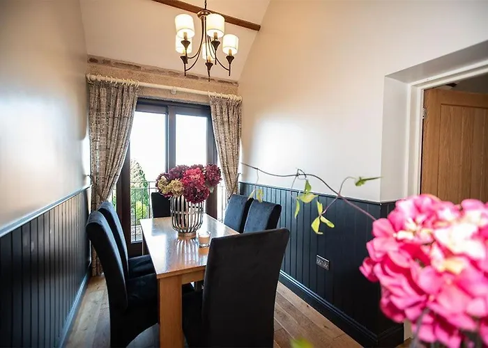 Tower Barn Cottage, Castle Carrock, A Luxurious Characterful With Hot Tub And Views בית נופש Castle Carrock