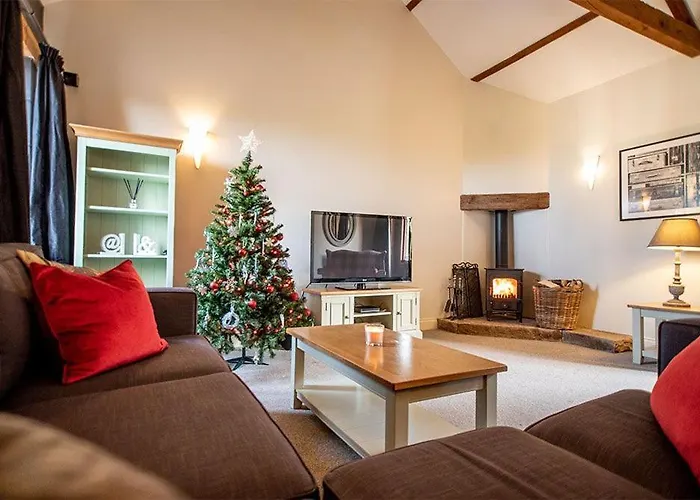 Tower Barn Cottage, Castle Carrock, A Luxurious Characterful With Hot Tub And Views בית נופש