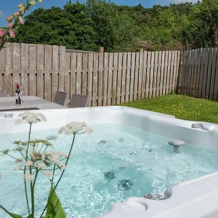 度假居 Tower Barn Cottage, Castle Carrock, A Luxurious Characterful With Hot Tub And Views