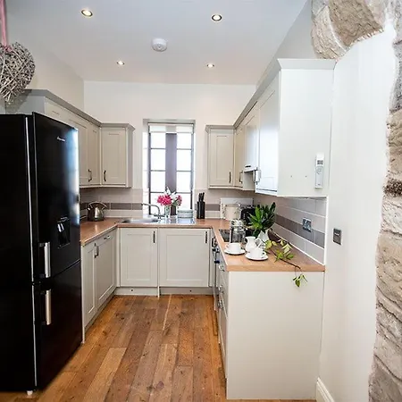 Tower Barn Cottage, Castle Carrock, A Luxurious Characterful With Hot Tub And Views Feriehus *